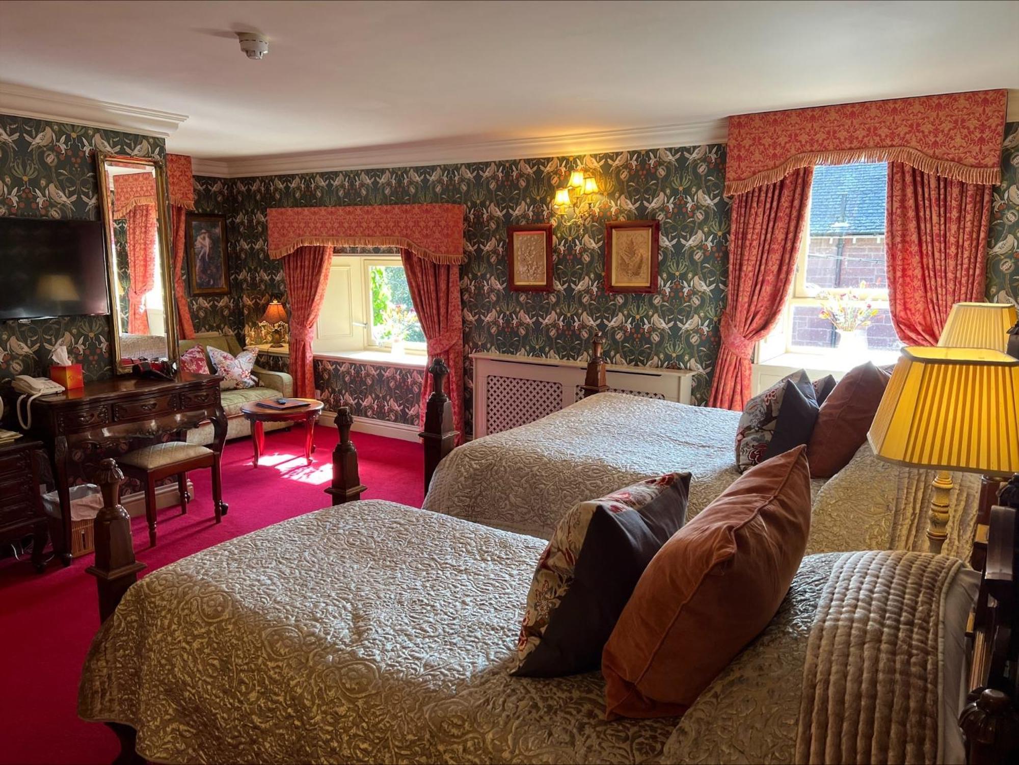 Lands Of Loyal Hotel Alyth Екстериор снимка