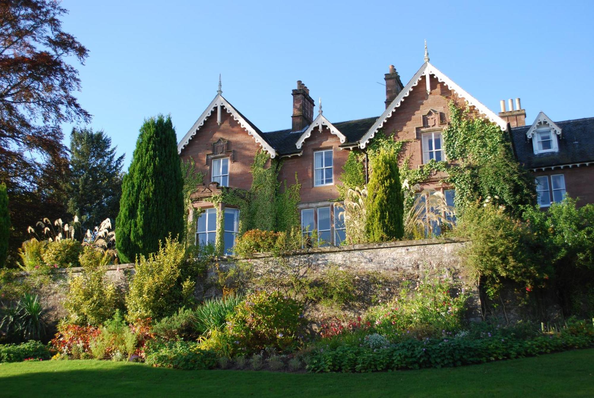 Lands Of Loyal Hotel Alyth Екстериор снимка