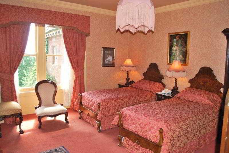 Lands Of Loyal Hotel Alyth Екстериор снимка