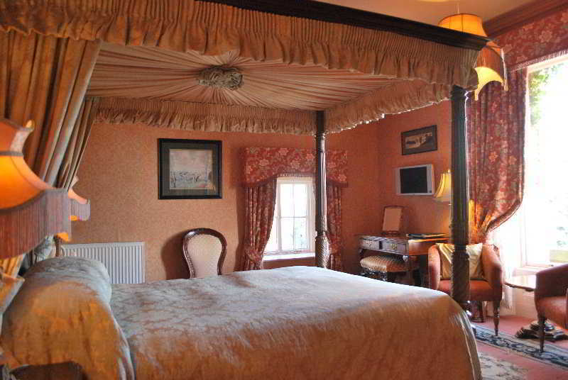 Lands Of Loyal Hotel Alyth Екстериор снимка
